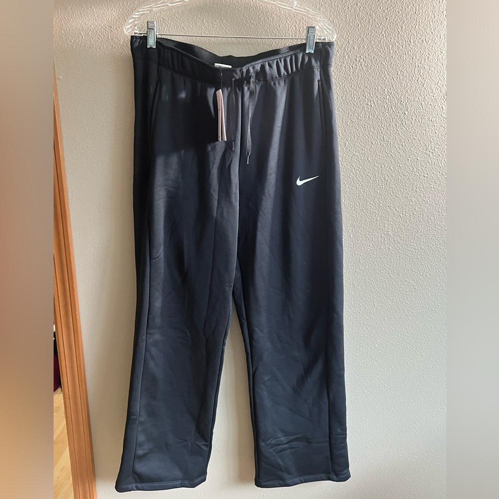New Nike women’s large therma-fit pants with tags